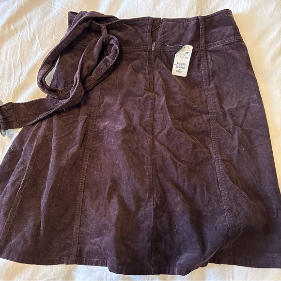 H&M brown corduroy skirt with belt. NWT. Size 12. - Picture 4 of 4